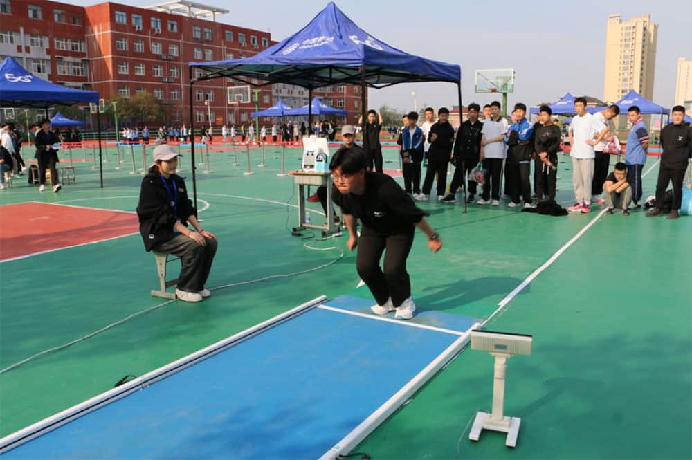 中招体育考试立定跳远