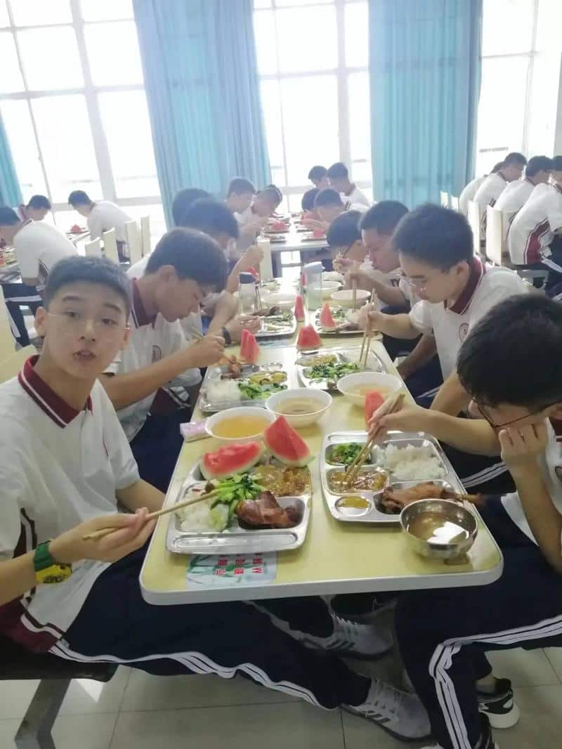郑州市郑东新区外国语学校