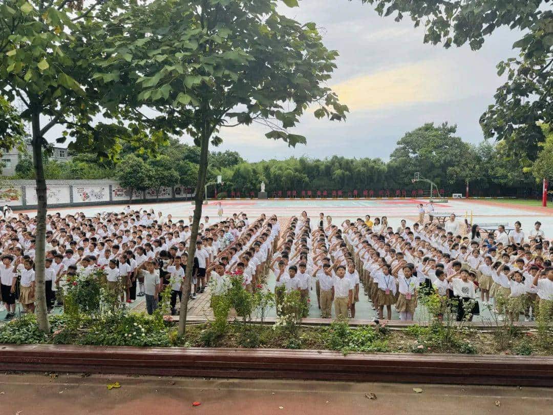 郑州市二七区先锋外国语学校