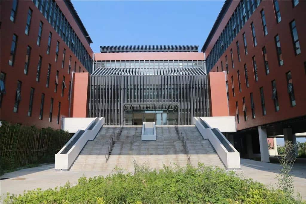 郑州一中国际航空港实验学校
