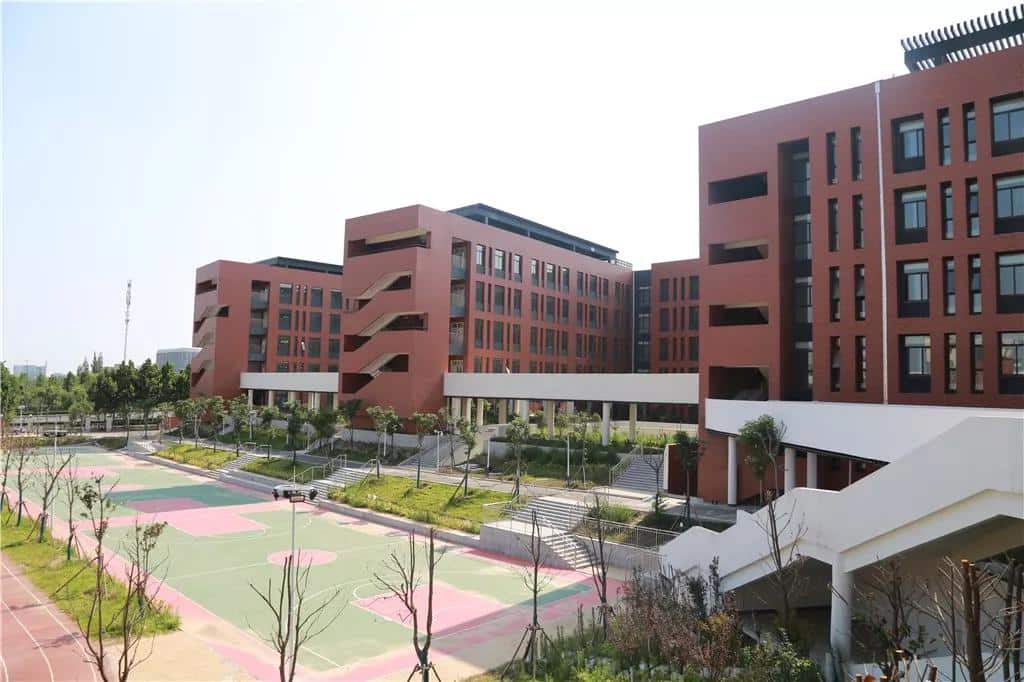 郑州一中国际航空港实验学校