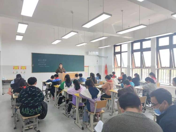 郑州市二七区张砦小学