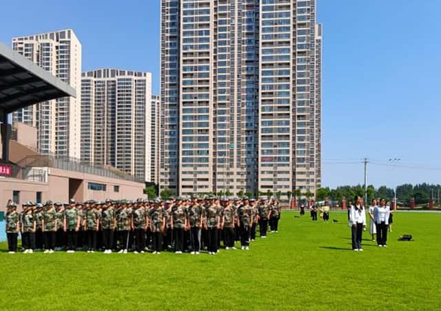 郑州市第一二一中学