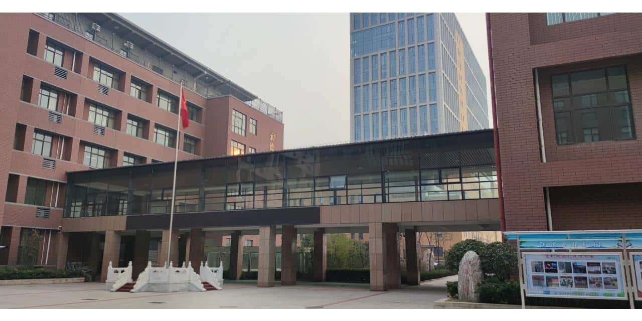 郑州市郑东新区龙翼初级中学