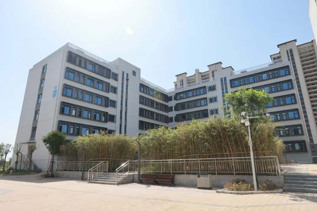 宿舍外景.JPG